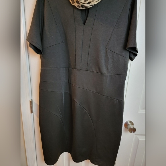 Chicwe Women's Stretch Black Sort Sleeved Dress 2X Scarf NWT‎ - Picture 2 of 13